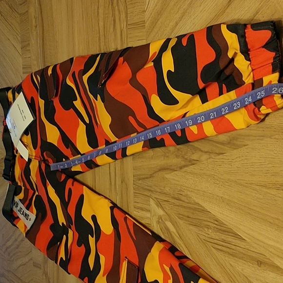 VIP Camo Sculpting Cargo Joggers 3/26 - Picture 3 of 11